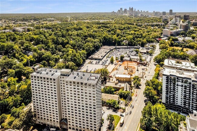 Building Photo - 2479 Peachtree Rd