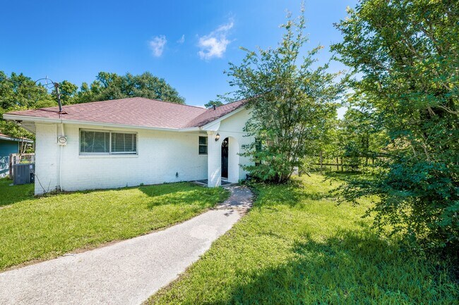 Building Photo - 12826 Hill Dr