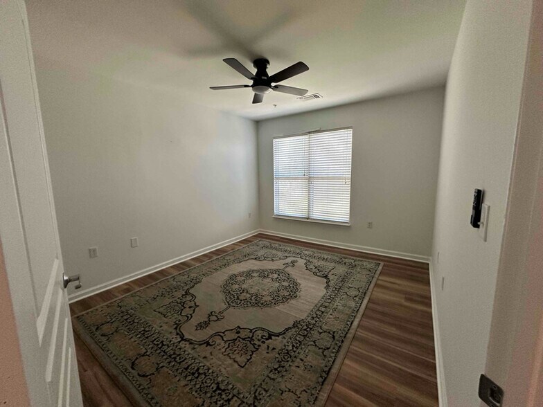 Building Photo - 2204 Westcourt Ln