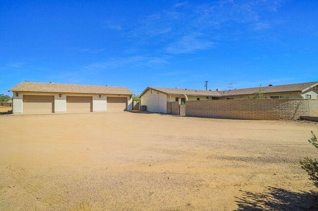 Building Photo - 6518 E Sunnyside Dr