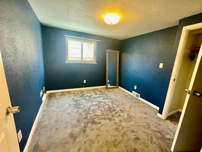 Building Photo - 3 Bed 1 Bath- Pittsburgh PA