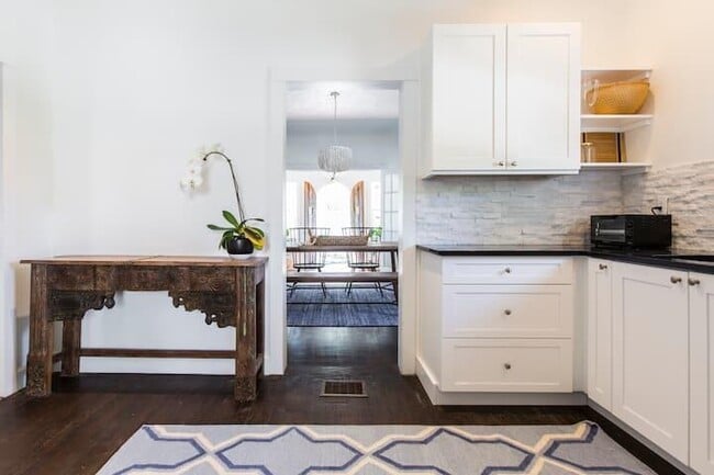 Building Photo - 717 Forest Hill Blvd