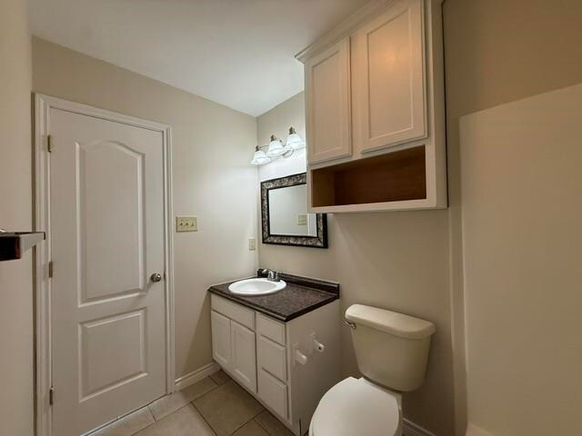 Building Photo - 2720 Camelot Dr