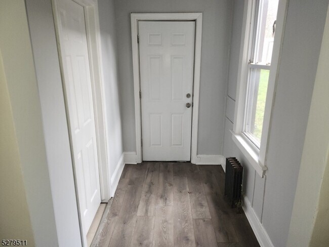 Building Photo - 556 Scotland Rd