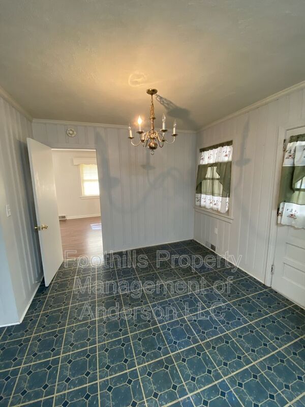 Building Photo - 401 Shannon Way