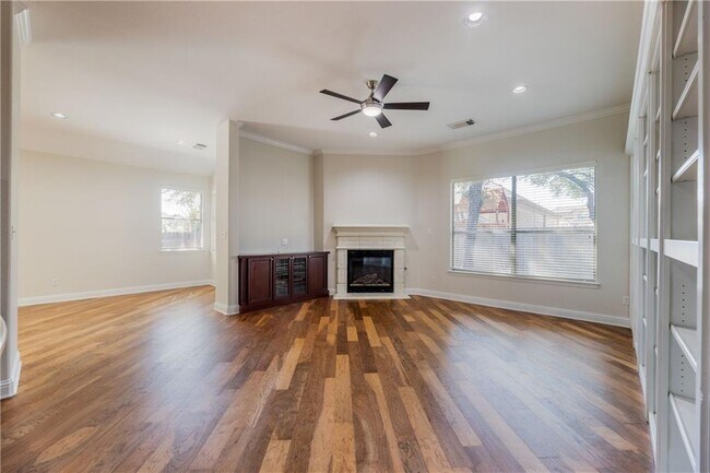 Building Photo - 4001 Sapphire Loop