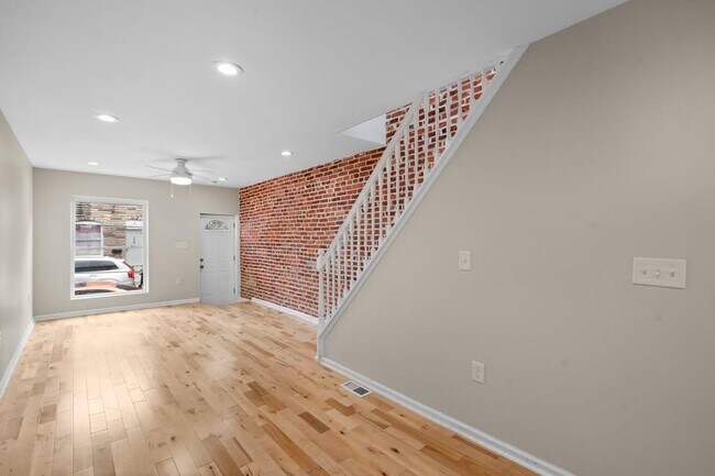 Building Photo - 118 N Curley St