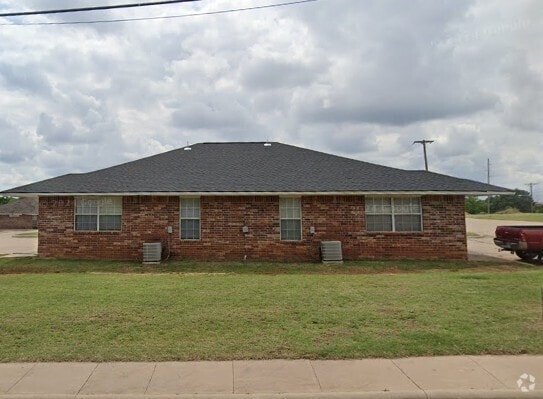 Building Photo - 120 S Burdick St