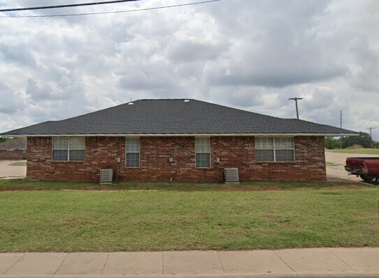 Building Photo - Wellsprings Studios-All Utilities Inlcuded