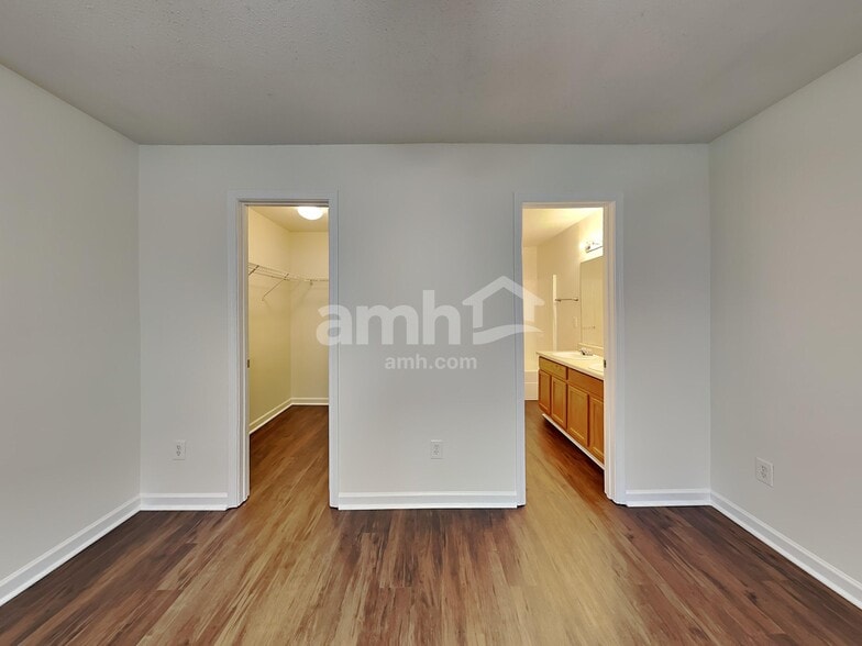 Building Photo - 411 Revis Creek Ct