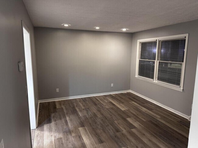 Building Photo - 300 Car-Mol Dr