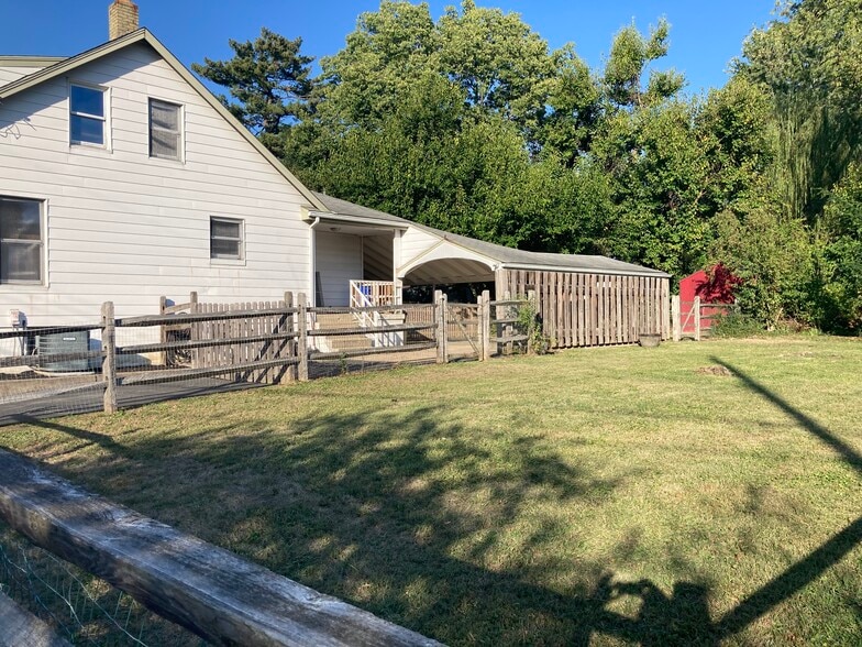 Building Photo - 8312 Lake Ave