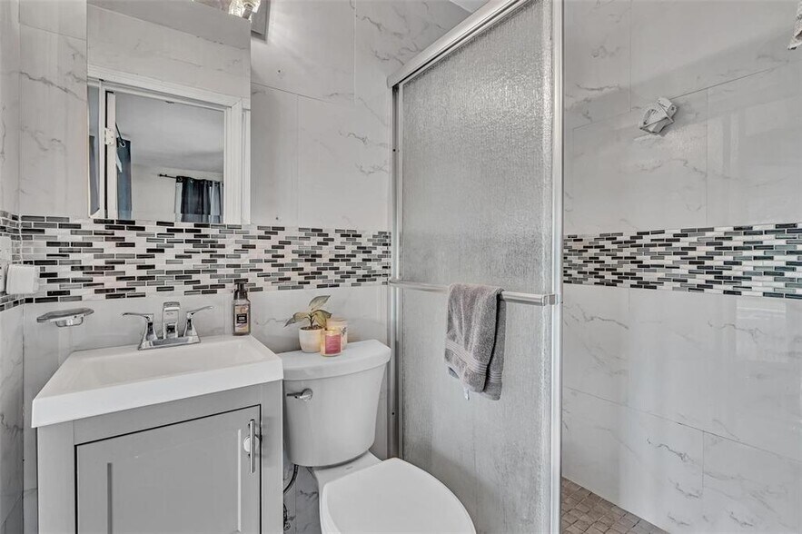 Building Photo - 6960 SW 15th St