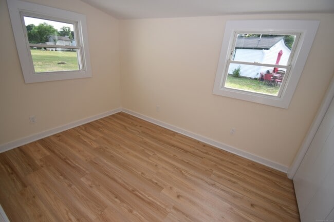 Building Photo - 37 Dudley Ln