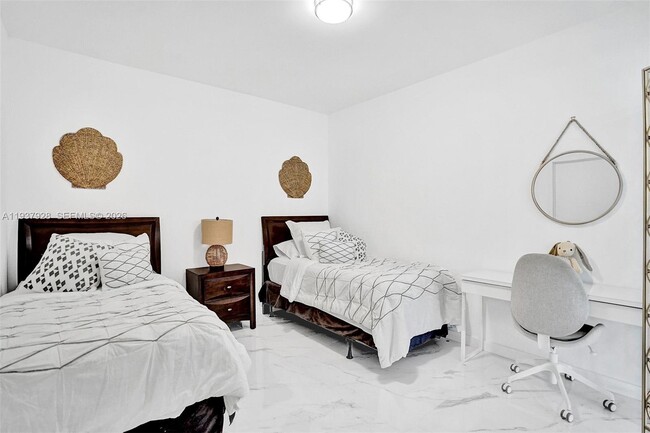 Building Photo - 488 NE 18th St