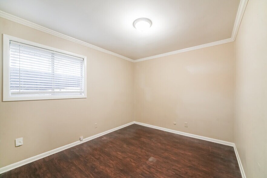 Building Photo - 491 Kelly Dr NE