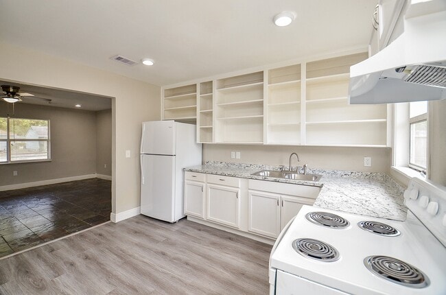 Building Photo - 6741 Limestone St