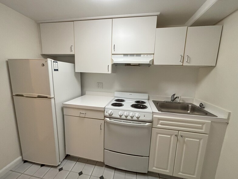 Building Photo - 1247 Beacon St