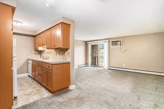 Building Photo - Almont Terrace