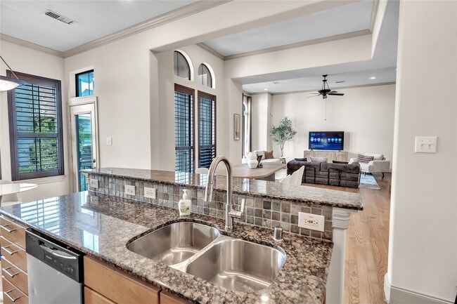 Building Photo - 2318 Camden Dr