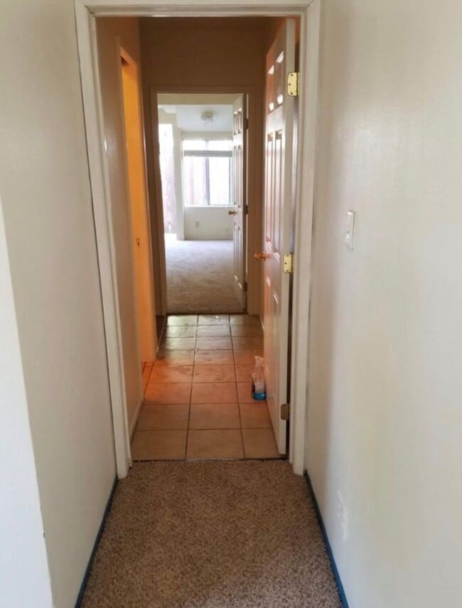 Building Photo - Midtown Ventura - Single story, three bedroom, two bath apartment