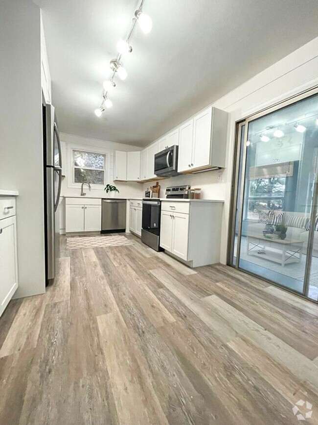 Building Photo - Charming & Updated 3-Bedroom Home with Gar...