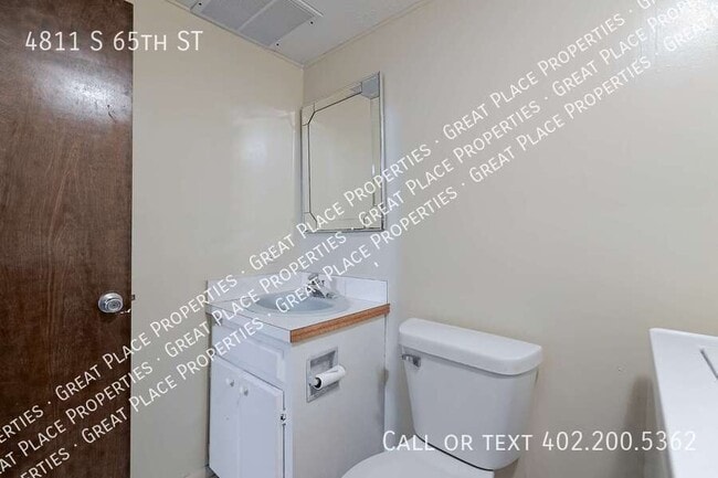 Building Photo - 4811 S 65th St