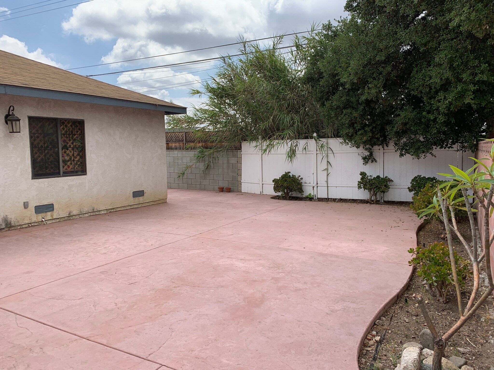 Building Photo - 115 S San Jose Dr
