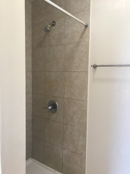 Building Photo - 368 N Market St