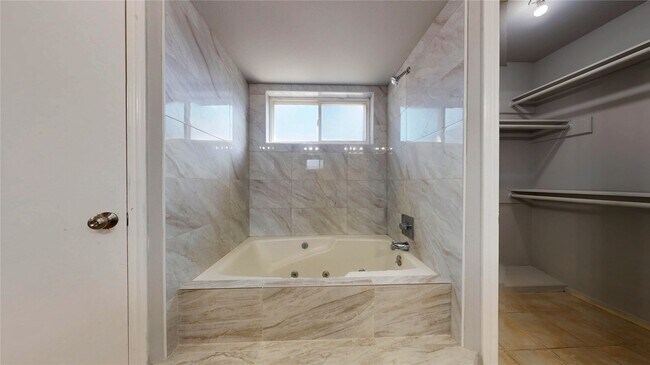 Building Photo - 14715 Woodward Gardens Dr