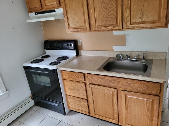 Kitchen - 425 Vassar Rd