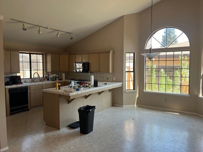 Building Photo - Charming 3 bedroom cottage for rent in Ree...