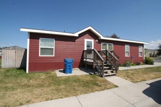 Building Photo - 2747 Olivine St