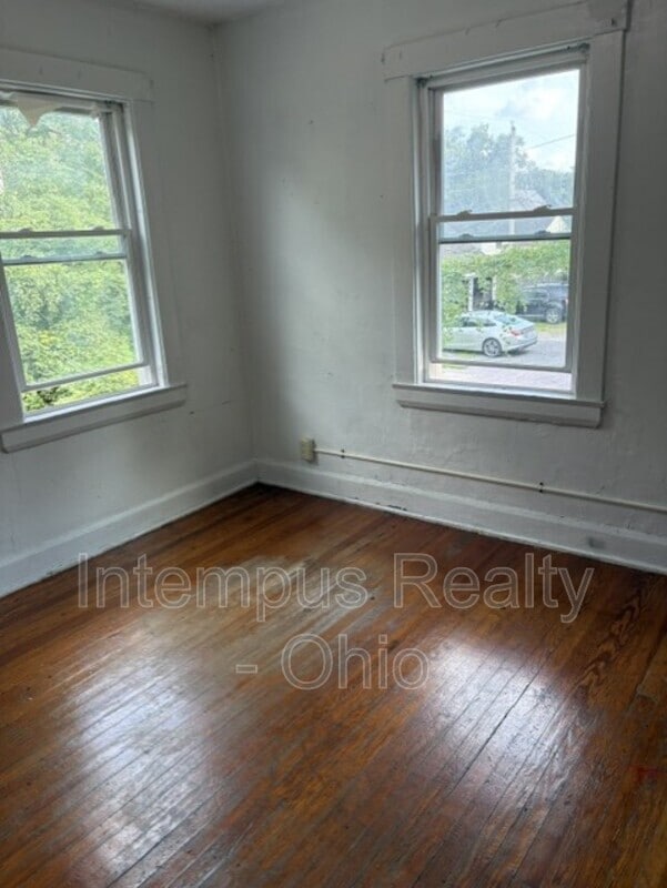 Building Photo - 329 Hayes Ave