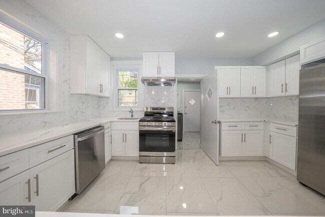 Building Photo - 145 Summit Terrace