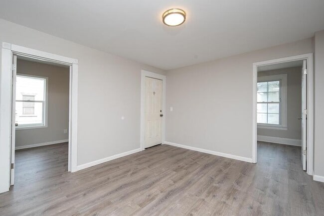 Building Photo - 719 5th Ave