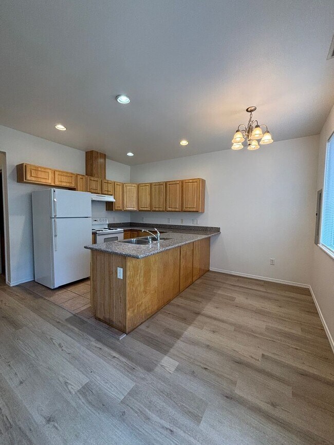 Primary Photo - Pet Friendly 3 bedroom Townhouse!