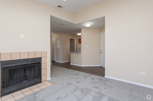 2BR, 1BA - 837SF - Autumn Run Apartments