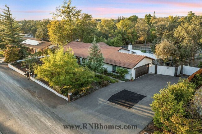 Building Photo - 4305 Whispering Oak Cir