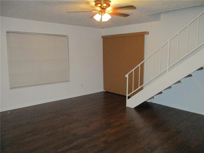 Building Photo - 102 Westcliff Center St