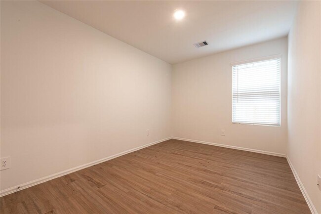 Building Photo - 913 Oak Mist Ln
