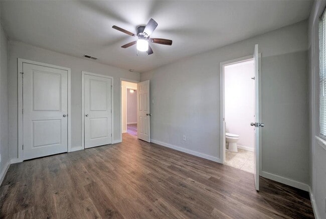 Building Photo - 7005 E Meadow Bend Dr