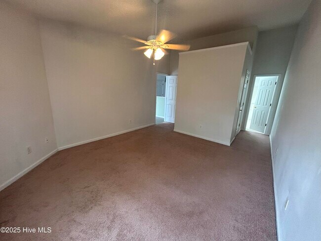 Building Photo - 4140 Breezewood Dr
