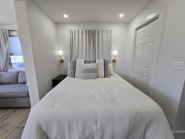 Building Photo - 119 S Pacific St