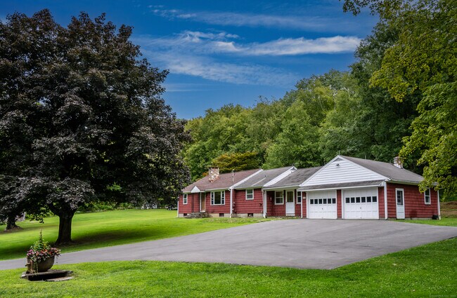 Primary Photo - 52B Fuller Mountain Rd