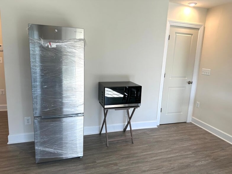 Building Photo - 8773 Elsing Green Dr