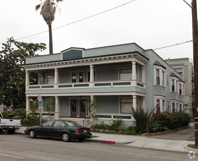Primary Photo - 419 Cedar Ave