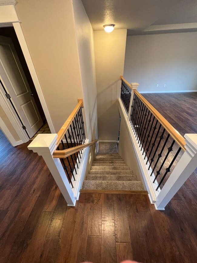 Building Photo - 3+ -Bedroom 3-Bathroom West Eugene Stunner!