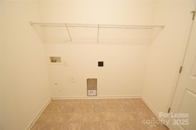 Building Photo - 3296 Saddlebrook Dr