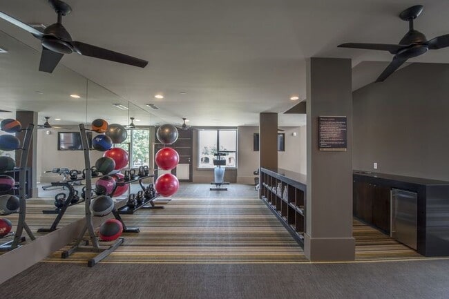 Building Photo - 2111 Westheimer Rd